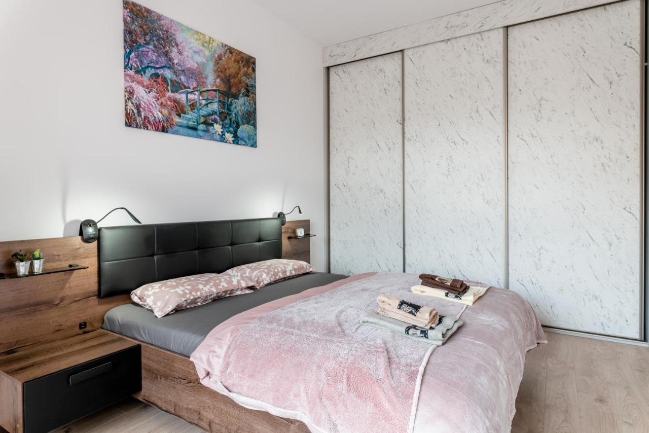 Apartwro - Apartament Przy Wyspie Slodowej, Garaz, Projektor, Rowery Lägenhet Wrocław Exteriör bild
