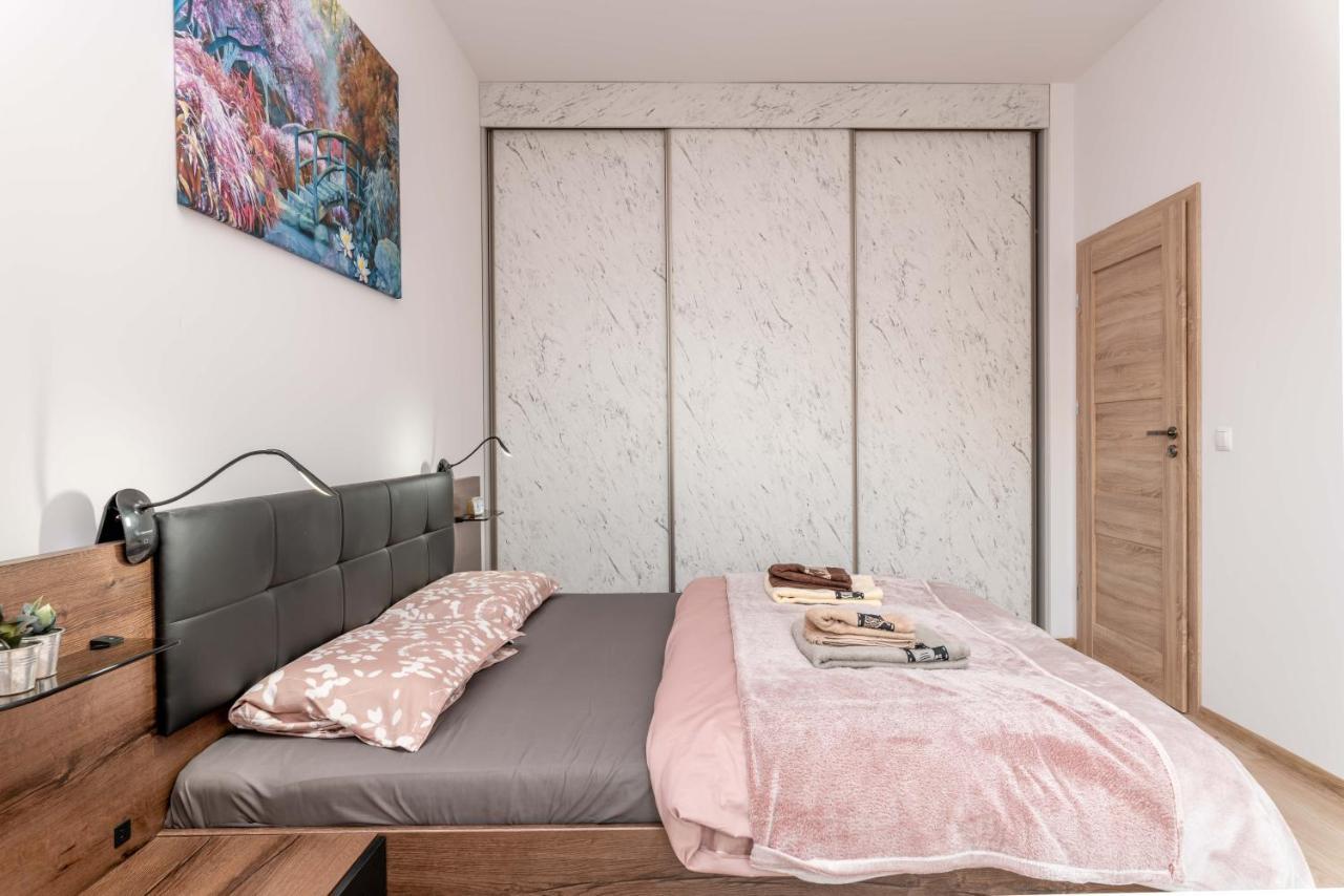 Apartwro - Apartament Przy Wyspie Slodowej, Garaz, Projektor, Rowery Lägenhet Wrocław Exteriör bild